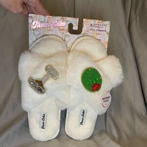 Moon Cake Martini and Olive Women's Fuzzy Memory Foam Slippers - Cream